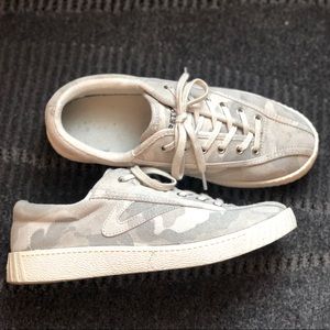 TRETORN Nylite 29 Plus Suede Gray Camo Sneakers